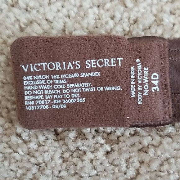 Lk New Victoria's Secret Wireless Bra. 34D - Picture 2 of 2